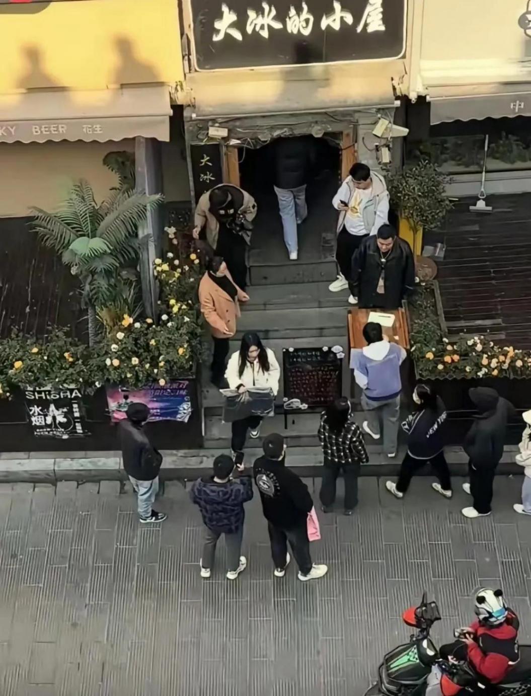 疑有人領到大冰免費羽絨服后轉賣