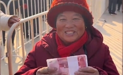 同樣都是富豪衣錦還鄉,劉強東和曹德旺有什么區別?