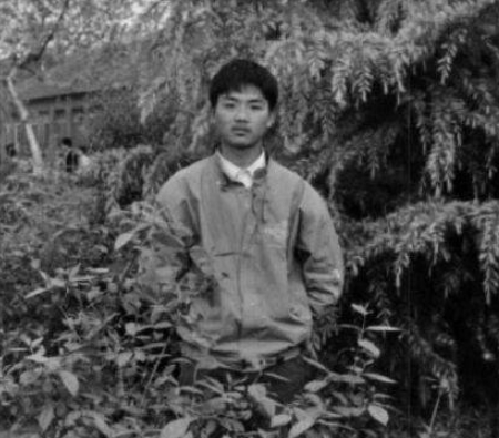 同樣都是富豪衣錦還鄉,劉強東和曹德旺有什么區別?