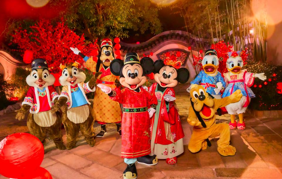 密集“上新”迎游客!來主題公園過春節成新年俗
