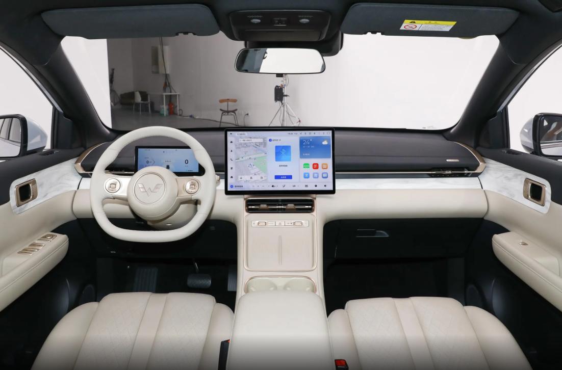 試駕五菱星光S EV,軸距2米8配靈眸智駕,10萬(wàn)級(jí)家用SUV出行新選擇