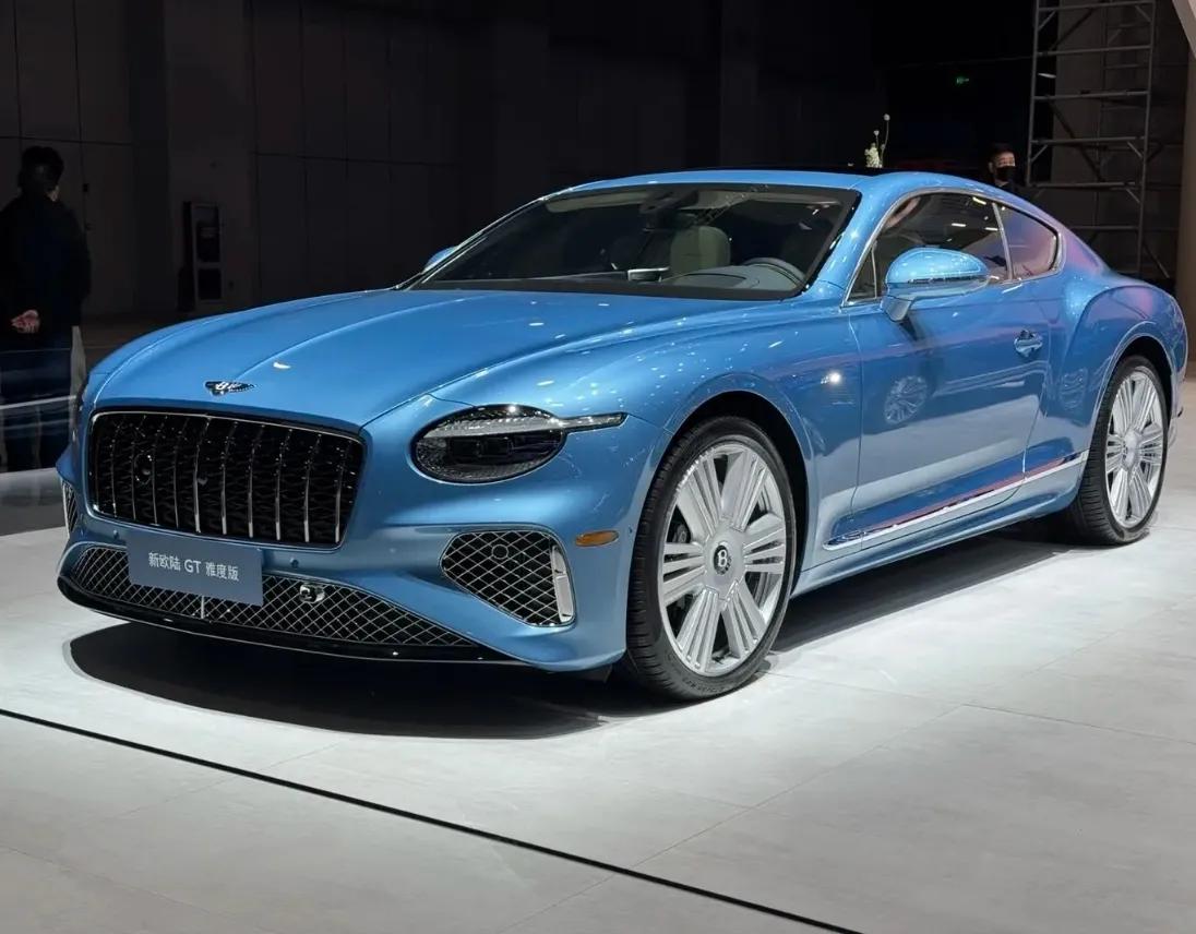 賓利歐陸GT:豪車界的“端水大師”,油門踩穿預算的快樂誰懂?