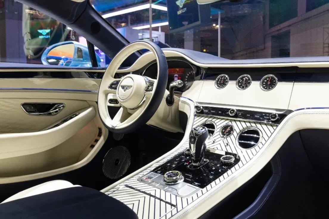 賓利歐陸GT:豪車界的“端水大師”,油門踩穿預算的快樂誰懂?