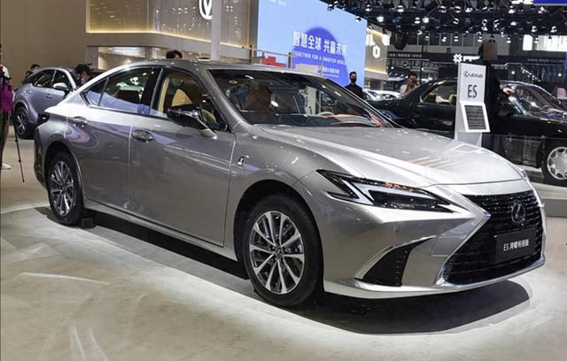 四款燃油轎車來襲 雷克薩斯ES 200灣曜特別版領銜