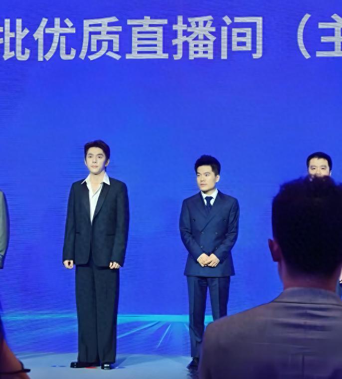 頂流主播同臺競技:直播江湖的“冰火兩重天”
