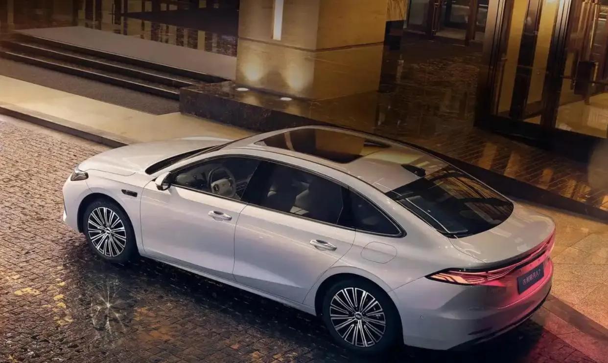 吉利銀河A7實(shí)車解析:續(xù)航2100公里新對(duì)手登場(chǎng)