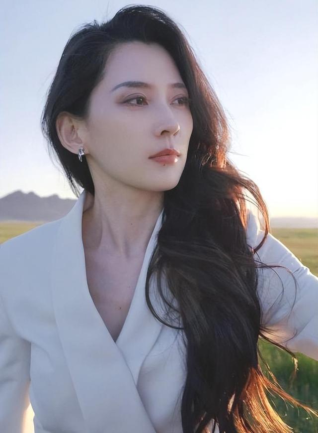 汪峰回應與寧靜牽手