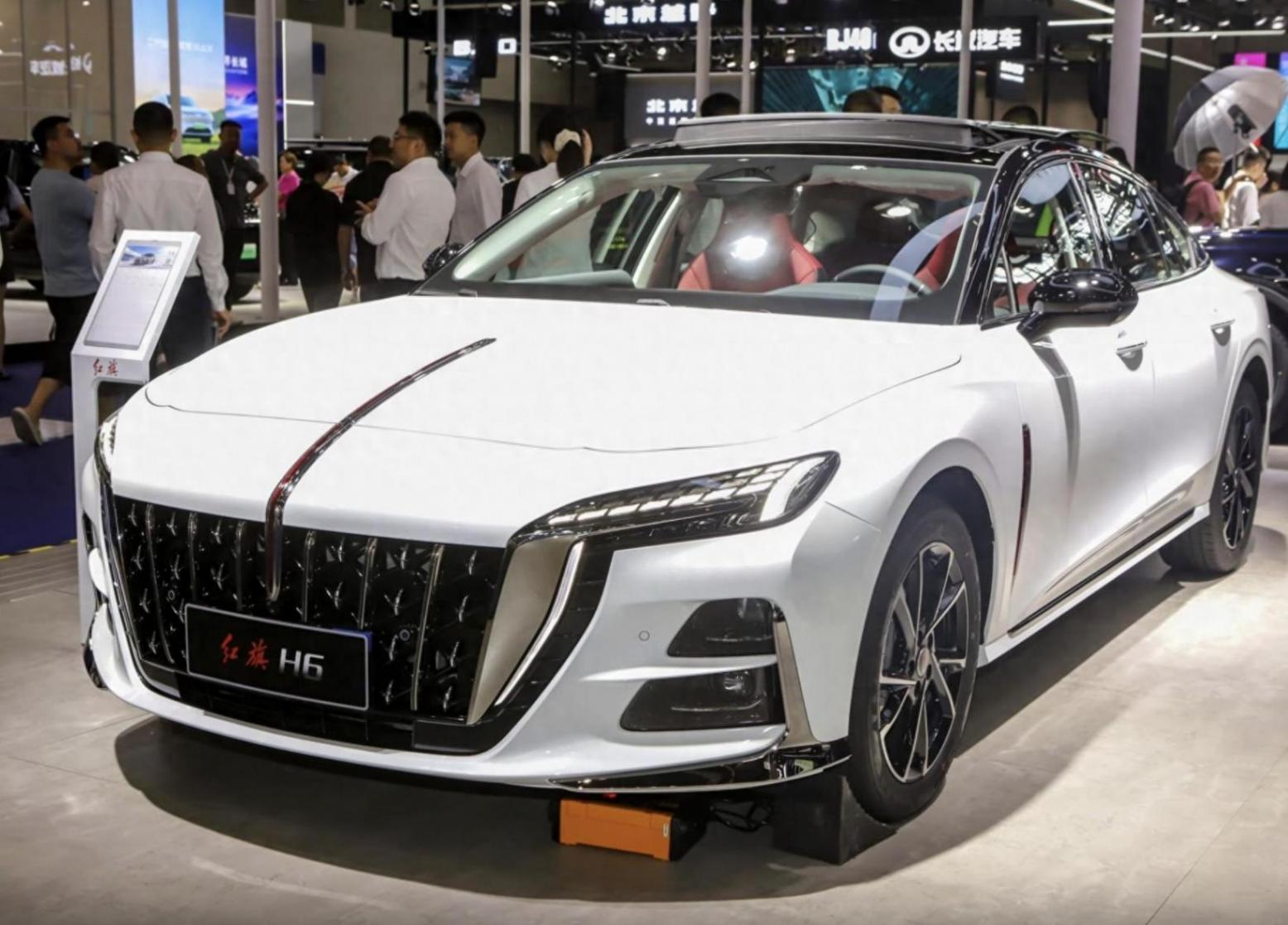 2025款紅旗H6上市,新增布雷博四活塞卡鉗,標配2.0T發動機