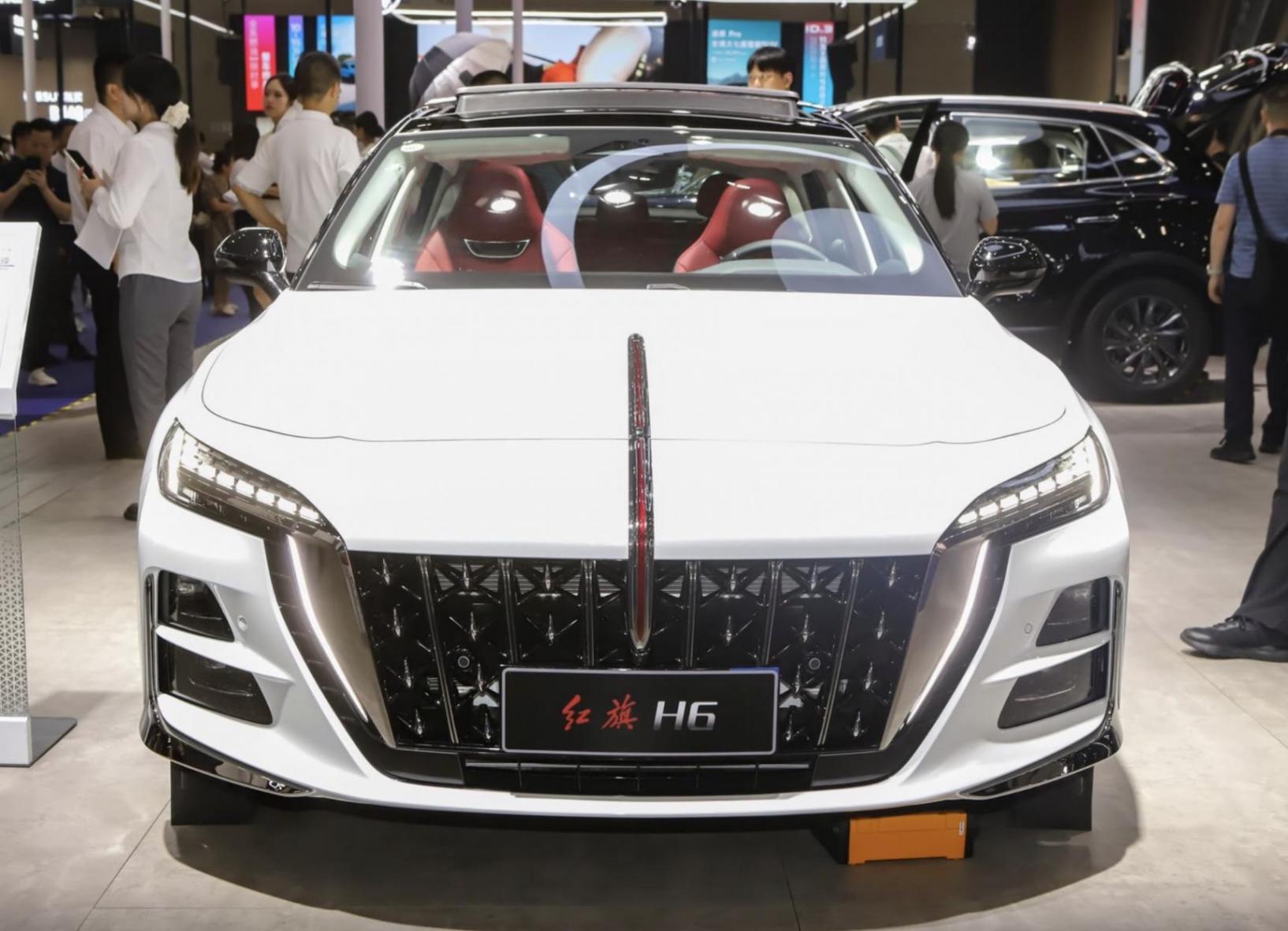2025款紅旗H6上市,新增布雷博四活塞卡鉗,標配2.0T發動機