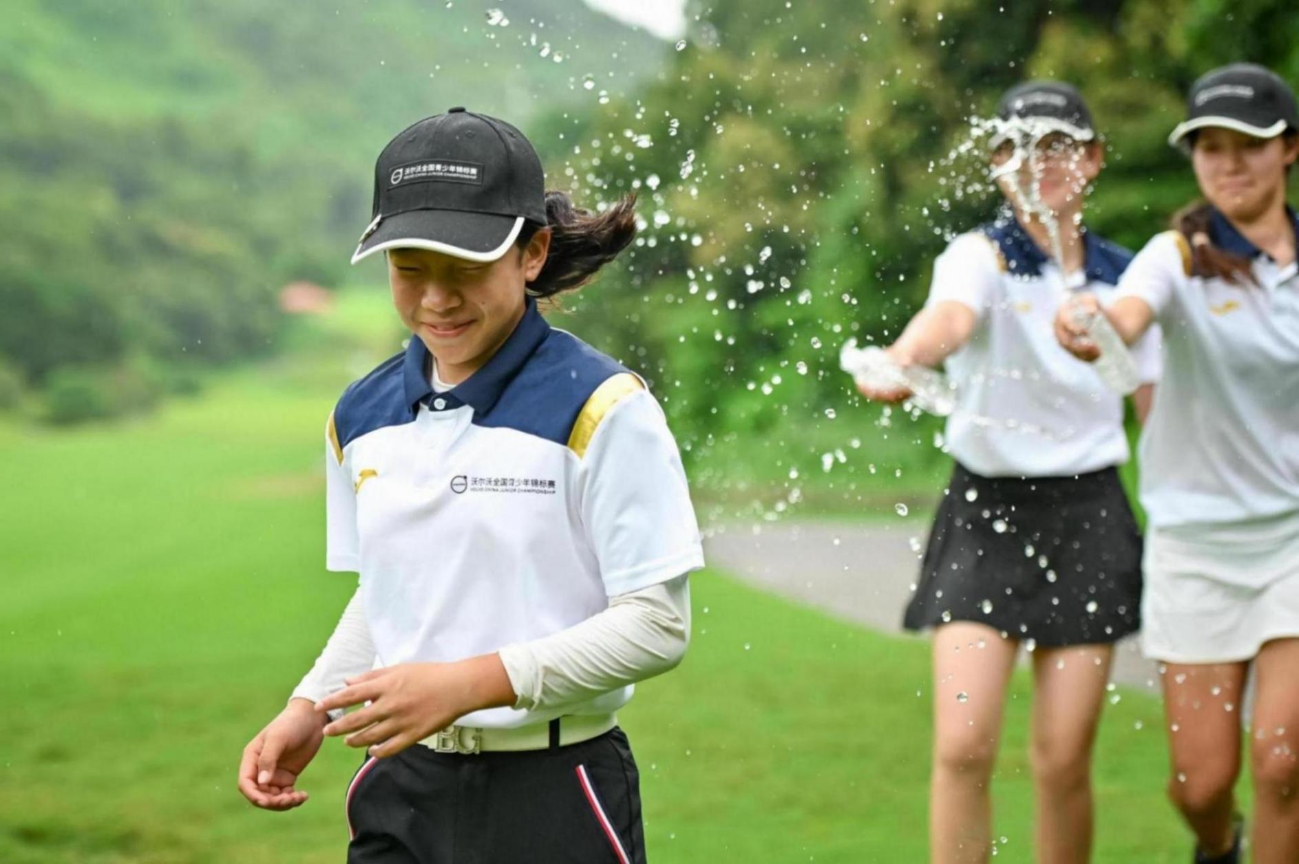 劉國梁女兒閃耀美國賽場(chǎng)!15歲獲高爾夫冠軍,能否續(xù)寫父親傳奇?